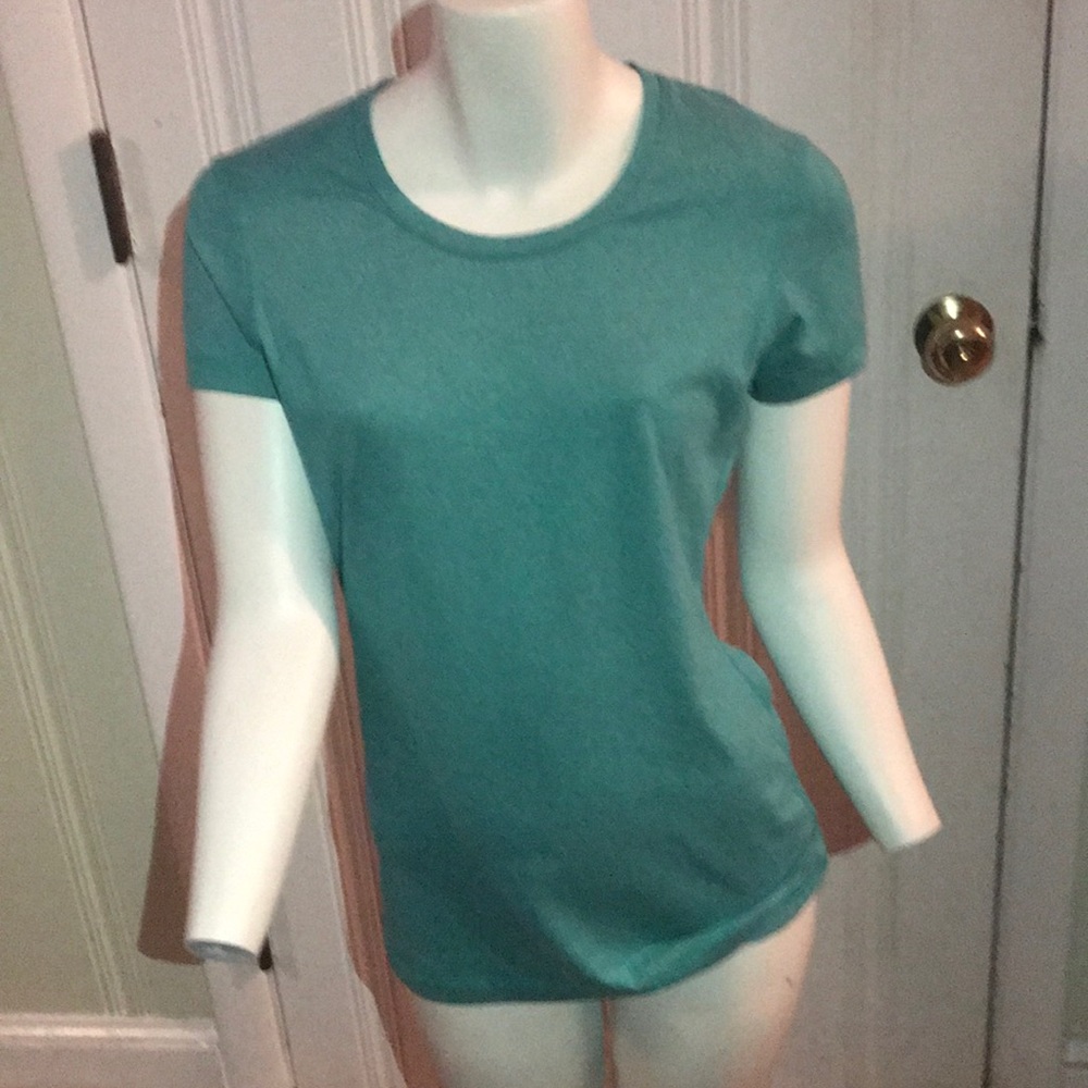 UA fitted tee